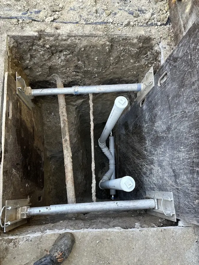 Experienced plumber completing Gas Line Repair work in Hutchins